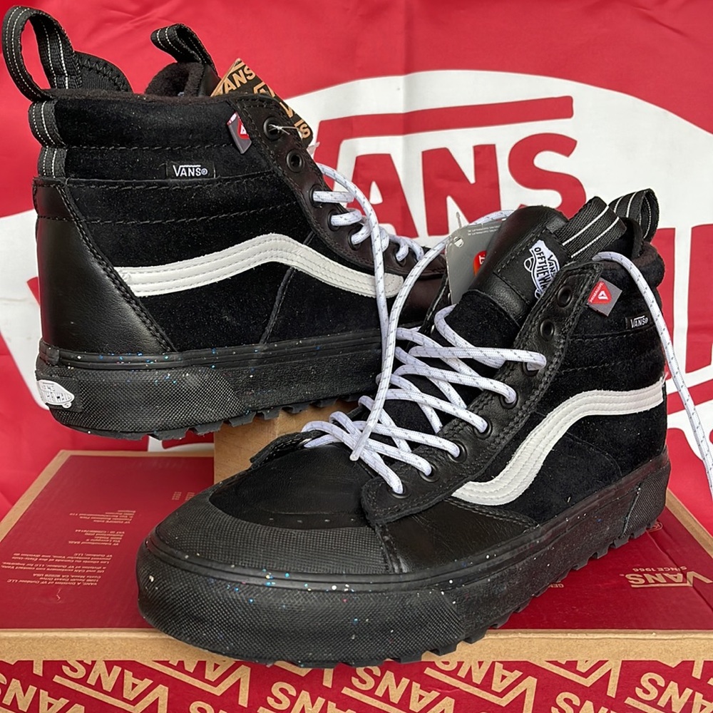 Vans WMNS Sk8-HI Mte-2
Glitter Black Glitter
VNOA5HZZUNM
 Boots - sneakers